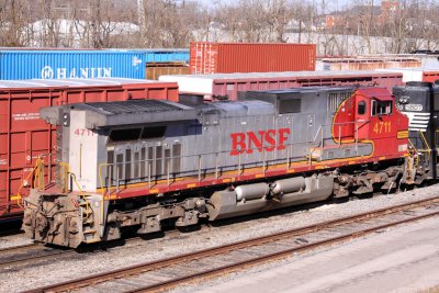 BNSF 4711 idles in the East Yard 