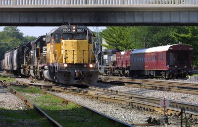 Ohio Central 9934, a former UP SD40-2 on NS 143