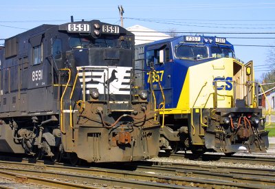 A pair of NS southbounds at Perryville Street