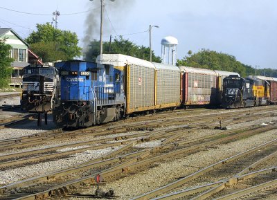 Former Conrail C39-8 #8200 switches the East yard