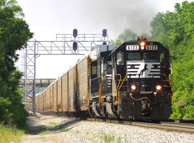 NS 6133 leads Northbound 294 at the wye