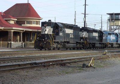 A trio of SD40-2's on NS 124