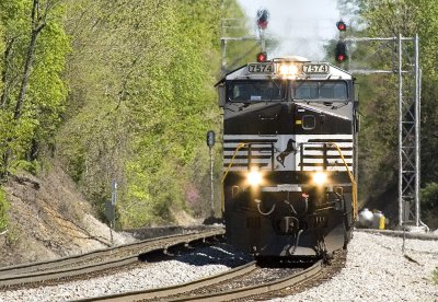 Westbound NS 793 takes the hole at East Waddy 