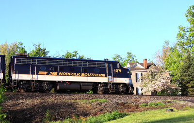 Westbound NS 955 leaves Waddy after meeting a Eastbound 