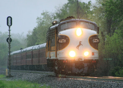 The rain is coming down hard as 955 leaves the siding Talmage 