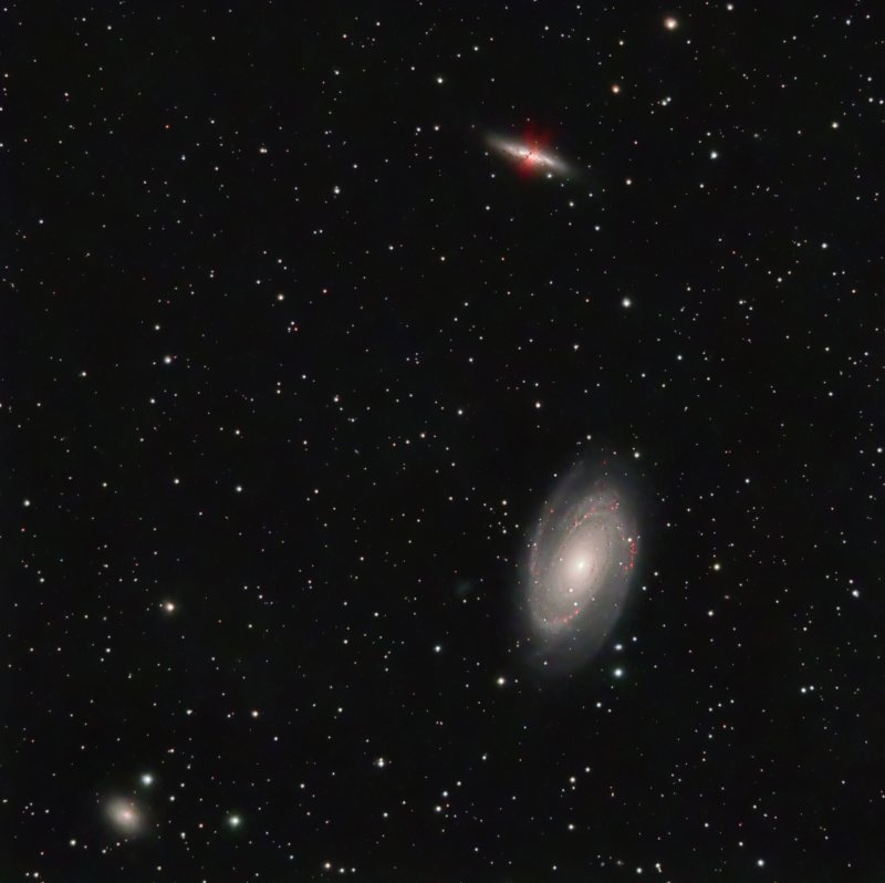 M81M82