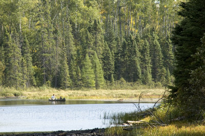 DSC_0763 Man & dog in canoe on Round Lake