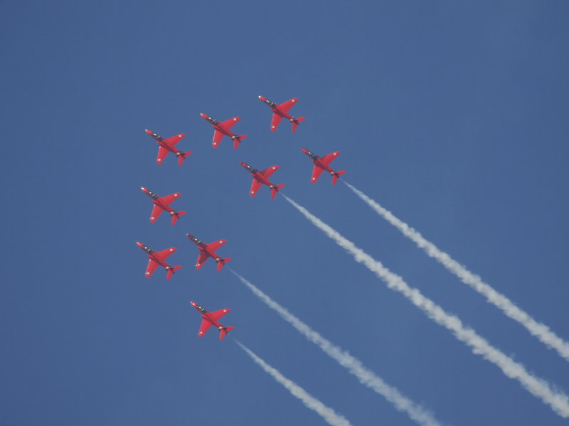 Red Arrows 7 Dubai Air Show 2007.JPG