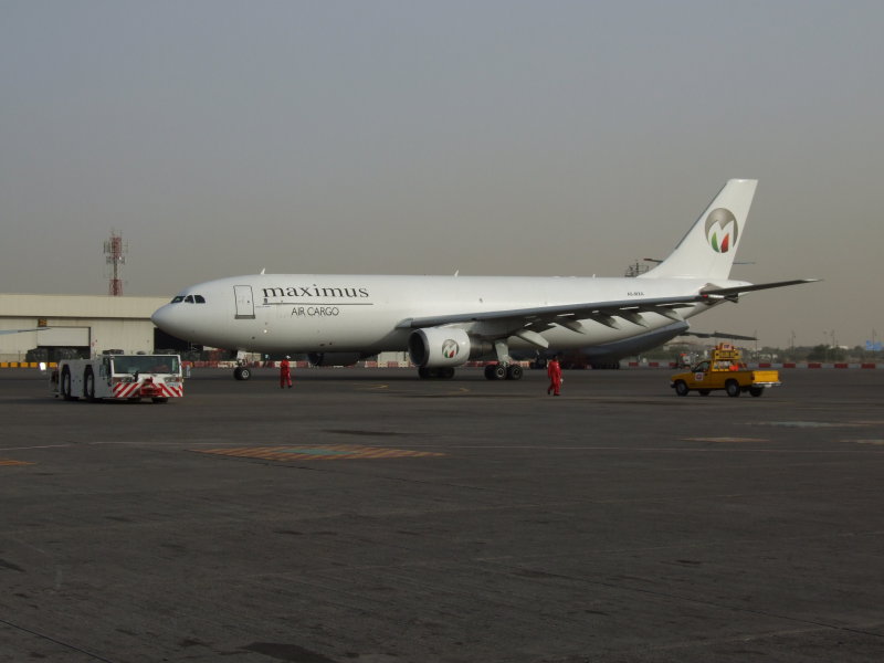 1700 19th March 08 Maximus A6-MXA at Sharjah Airport.JPG