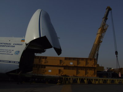 1711 21st August 08 Heavy load for AN124 at Sharjah Airport.JPG