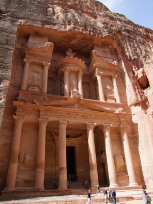 The Treasury in the sun 1 Petra Jordan.jpg