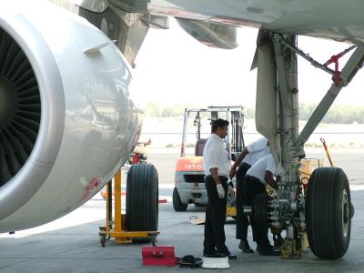 1005 7th Feb 06 Changing a wheel on ABA in Sharjah.JPG