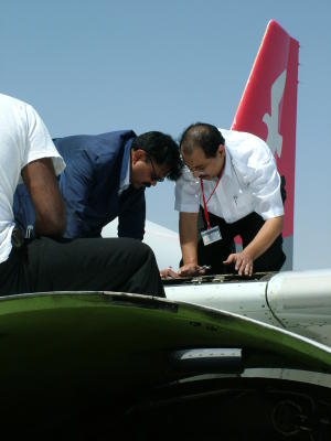 1346 26th Mar 06 Engineers hard at work on ABY.JPG