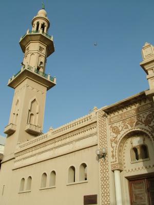 Mosque by Stock Exchange Kuwait.JPG