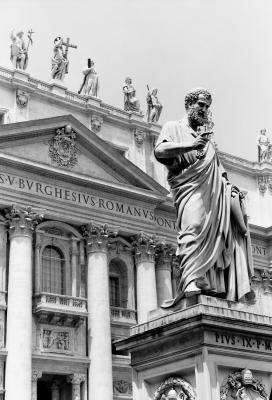 Statue Vatican Rome.jpg