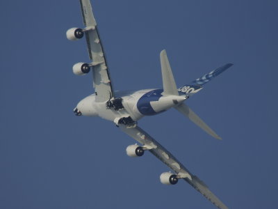 A380 right turn Dubai Air Show 2007.JPG