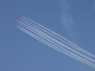 Red Arrows 3 Dubai Air Show 2007.JPG