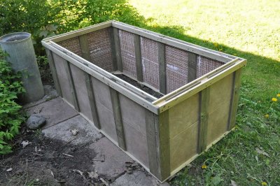 08_screw_sections_together_on_level_site.JPG