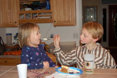 g3/36/74436/3/52782144.Img0708tristenandroryandcheesecake.jpg