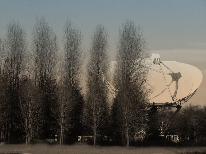 Jodrell Bank secondary dish.jpg