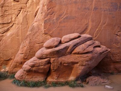 Along Devil's Garden Trail 2