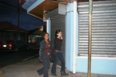 Denim Girls walking in Alejuela