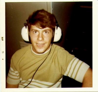 g3/37/545937/3/57543280.headphonesonsomebodyUdorn71.jpg