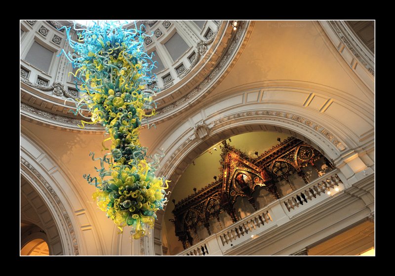 Dale Chihulys V&A Rotunda Chandelier (EPO_7317)