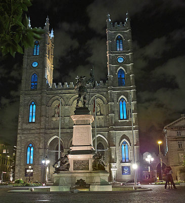 Notre-Dame Basilica, Place dArmes