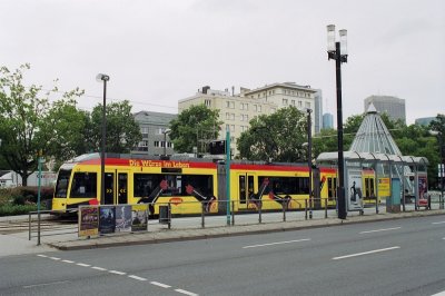 Srga 17-es villamos a Messe Frankfurt-nl - Yellow tram 11 at Messe Frankfurt.jpg