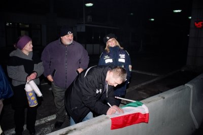 A magyar zszlk alrsa - Signing the Hungarian flags 03.jpg