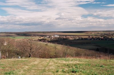 A h�tt�rben Vaskeresztes - Vaskeresztes village in the background 01