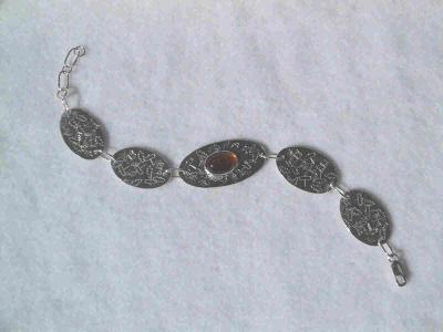 printed links, the centre set with an 8 x 12 amber cabochon