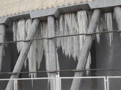 Ice stalactite in Cooling Tower#01.JPG