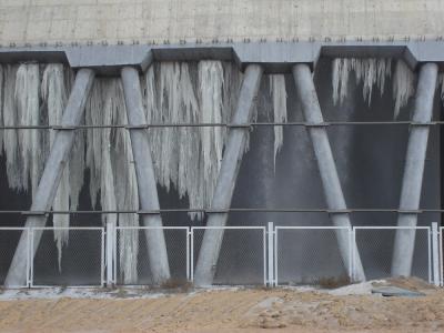 Ice stalactite in Cooling Tower#02.JPG