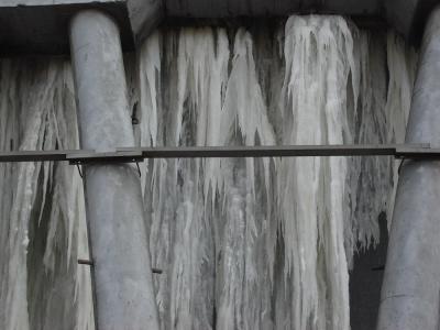 Ice stalactite in Cooling Tower#03.JPG