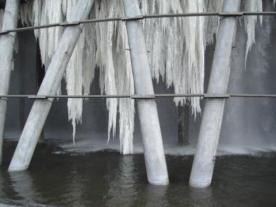 Ice stalactite in Cooling Tower#04.JPG