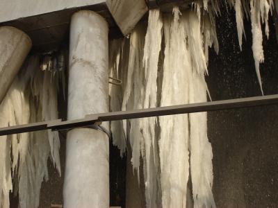 Ice stalactite in Cooling Tower#07.JPG