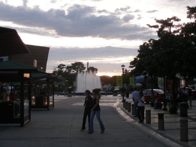 San Salvador, shopping in la Gran Via