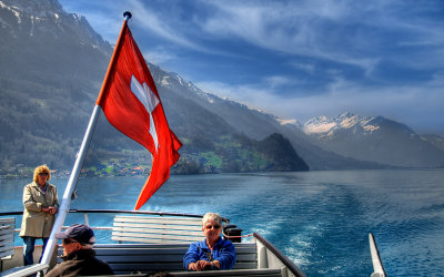 Flag and mountains, Brienzersee