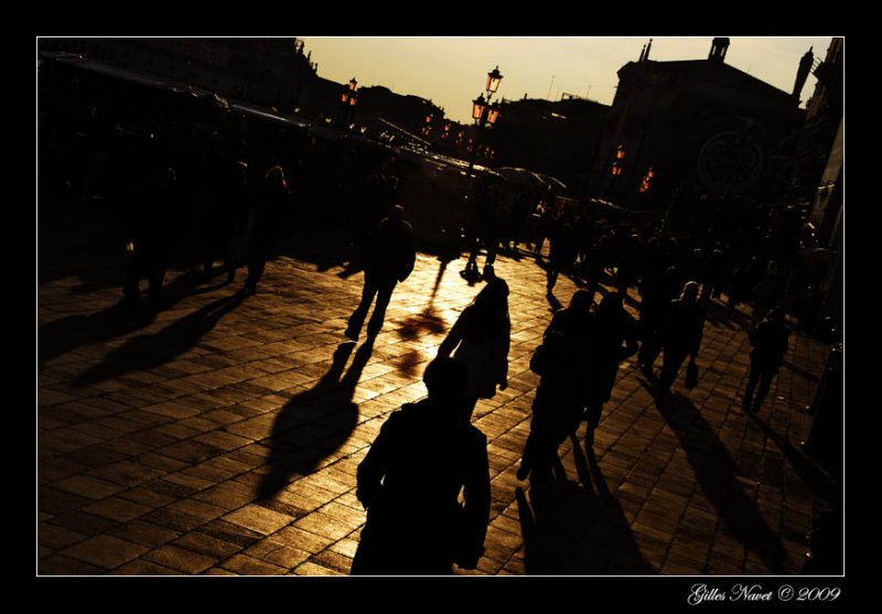 Emport par la foule