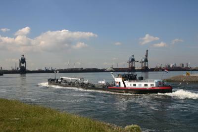 g3/38/627538/3/54400128.ARGOS1on28052004atHoekofHolland.jpg
