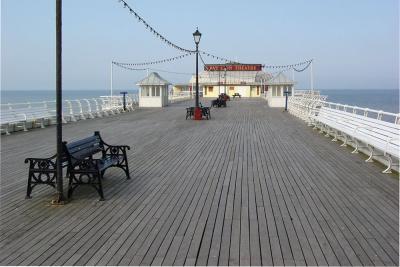 g3/38/627538/3/55679031.CROMERCromerPier.jpg