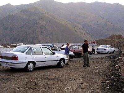 4-taxi caravan from Kokand to Tashkent - photo stop