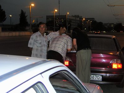 4-taxi caravan from Kokand to Tashkent - drivers don't know where they're going!