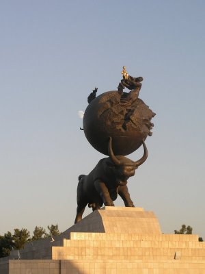 Ashghabad - statue of Turkmenbashi's birth