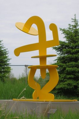 Meijer Gardens - happy yellow figure