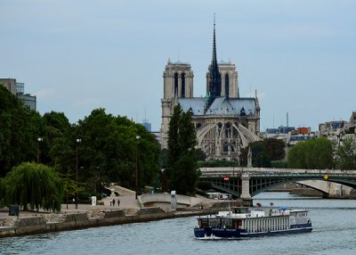Notre Dame and Tour Boat