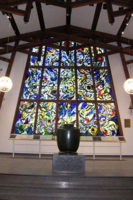 Stained glass window by Carl-Henning Pedersen (1983)