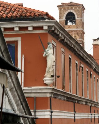 Statue Near Rialto